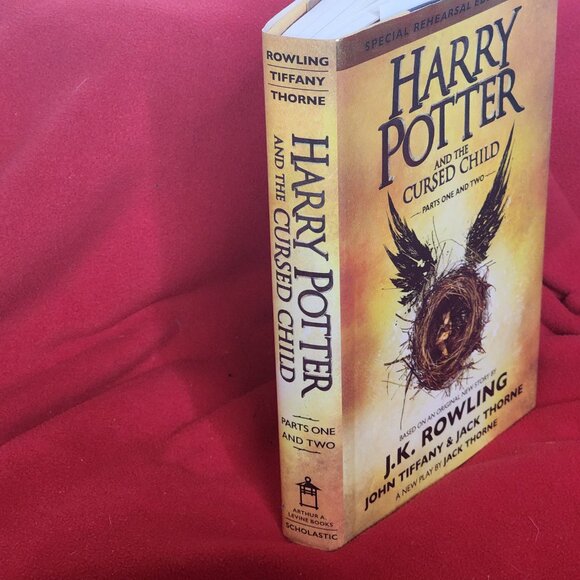 Harry Potter and the Cursed Child Parts 1 and 2 Special Rehearsal Edition Script - Picture 4 of 16